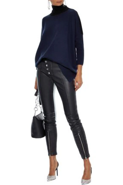 Shop Amanda Wakeley Two-tone Cashmere And Wool-blend Turtleneck Sweater In Midnight Blue