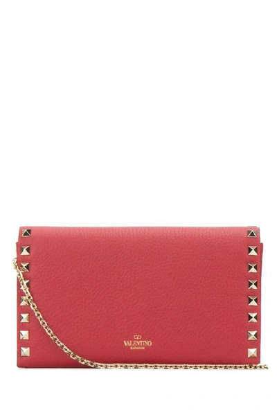 Shop Valentino Garavani Rockstud Chain Wallet In Red