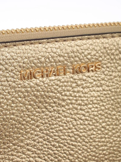 Shop Michael Michael Kors Jet Set Md Chain Pochette In Pale Gold
