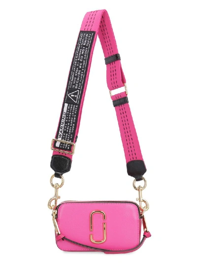 Shop Marc Jacobs Snapshot Leather Shoulder Bag In Fuchsia