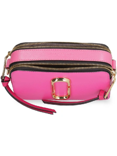 Shop Marc Jacobs Snapshot Leather Shoulder Bag In Fuchsia