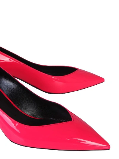 Shop Saint Laurent Kiki Pump In Fucsia