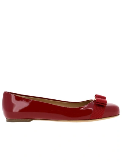 Shop Ferragamo Ballet Flats In Patent Leather In Red