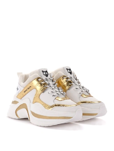 Shop Naked Wolfe Track Model  Sneaker In White Leather With Gold Coconut Inserts In Oro