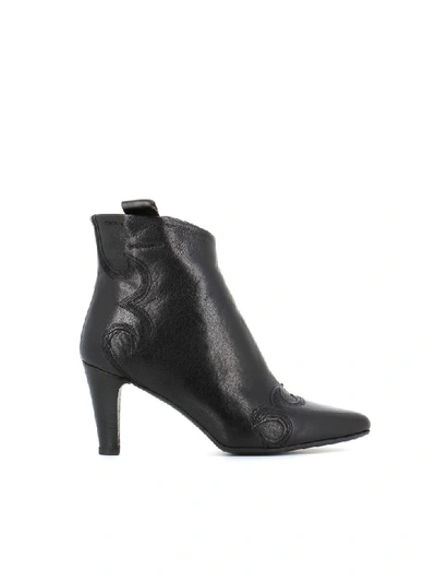 Shop Alexander Hotto Texan 5669 In Black