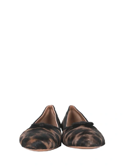 Shop Alaïa Printed Flats In Marrone/nero