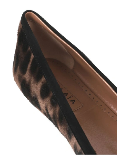 Shop Alaïa Printed Flats In Marrone/nero