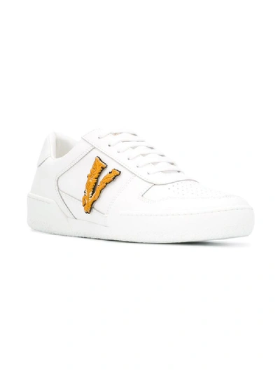 Shop Versace Sneaker Patch In O Bianco/oro