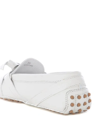 Shop Tod's Mocassini Donna Tods In Pelle In Bianco