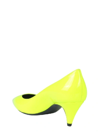 Shop Saint Laurent Pump Kiki In Giallo