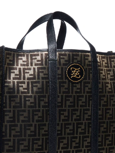 Shop Fendi Tote In Oro Nero