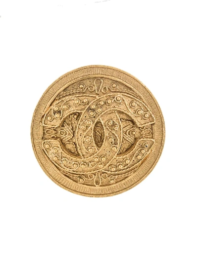 Pre-owned Chanel Cc Logos Medallion Brooch In Gold