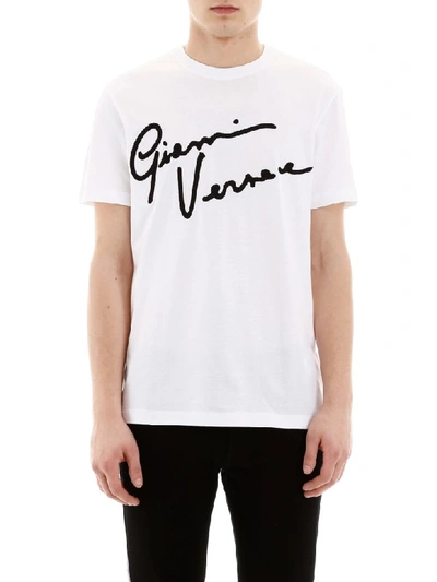 Shop Versace Gv Signature T-shirt In Bianco Nero (white)