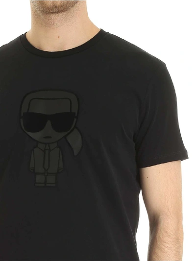 Shop Karl Lagerfeld T-shirt Con Stampa Karlito In Nero