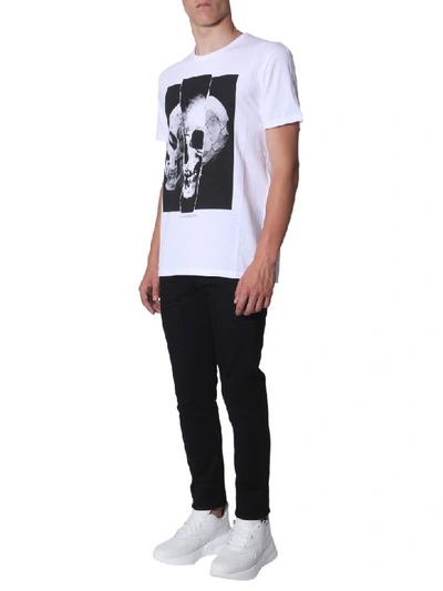 Shop Alexander Mcqueen Skull Print T-shirt In Bianco