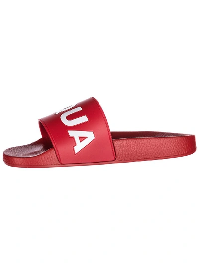 Dsquared2 Textured Logo Print Slides In Rosso - Bianco