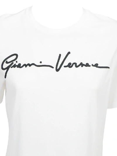 Shop Versace T-shirt In Bianco/nero