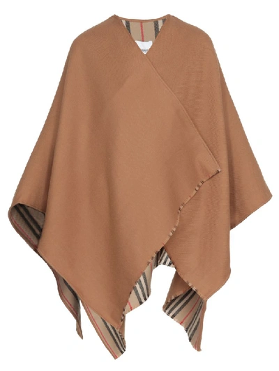 Shop Burberry Heritage Cape In Flaxseed