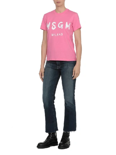 Shop Msgm Logo T-shirt In Fuchsia