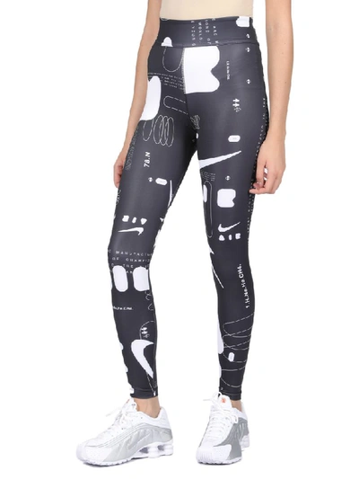 Shop Nike Leggings In Nero/bianco