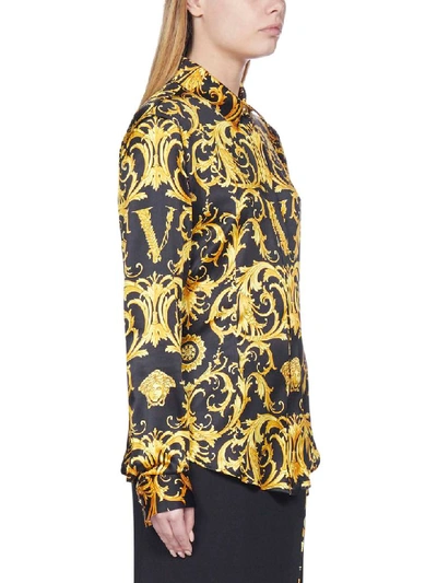 Shop Versace Fitted Shirt In Fdo Nero + Stampa Oro