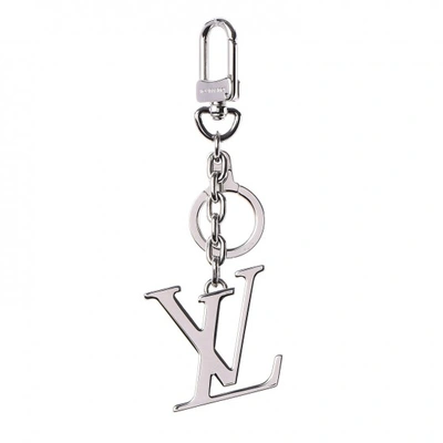 LOUIS VUITTON LV Initials Key Holder Silver 206892
