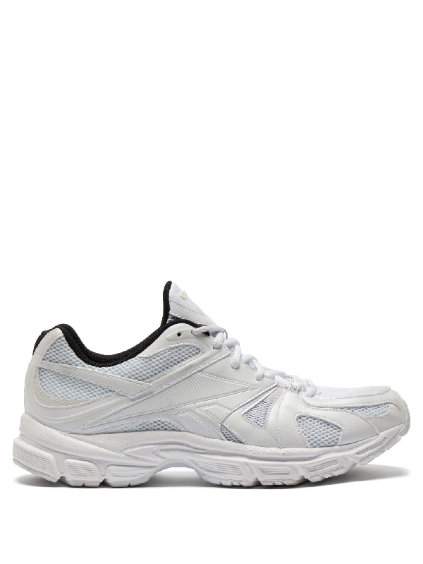 vetements spike runner white
