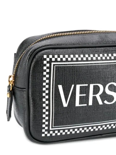 Shop Versace Jeans Couture 1990er Gürteltasche Mit Logo In Black