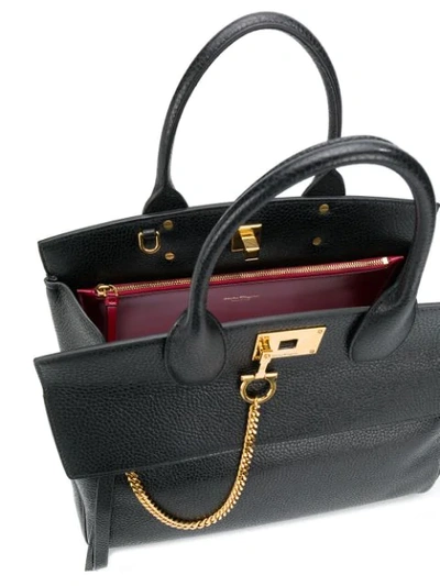 Shop Ferragamo Strukturierte Handtasche In Black
