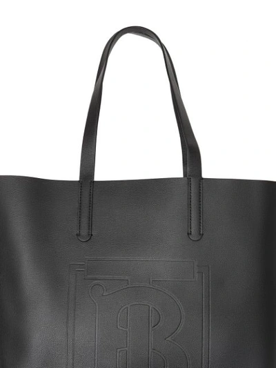 Shop Burberry Shopper Mit Logo-prägung In Black
