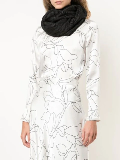 Voz Lineas Scarf In Black