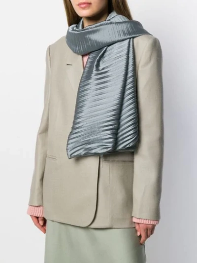 Shop Emporio Armani Schal Im Metallic-look In Grey