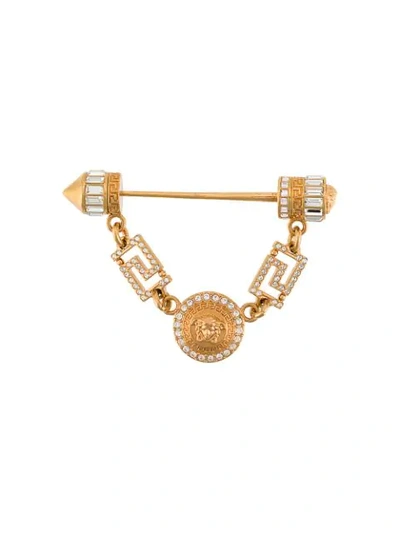 Shop Versace Brosche Mit Medusa-motiv In Gold