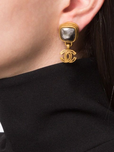 Pre-owned Chanel 1997 Swinging Cc Clip-on Earrings In Gold