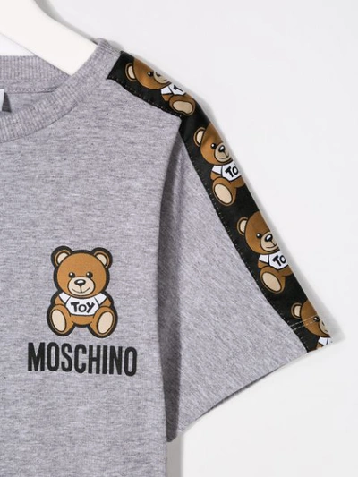 Shop Moschino T-shirt Mit Teddybär-motiv In Grey