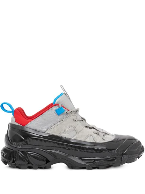 grey low top sneakers