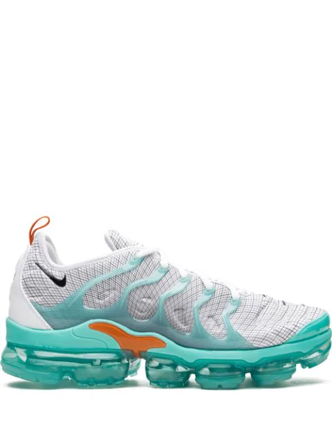 white air vapormax plus sneakers
