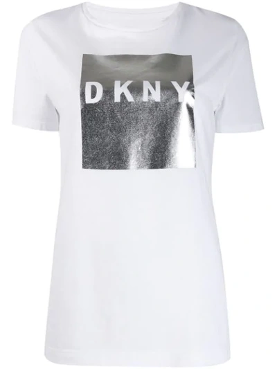 Shop Dkny T-shirt Mit Metallic-logo In White