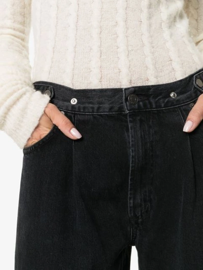 Shop Agolde Weite Jeans Mit Bundfalten In Black