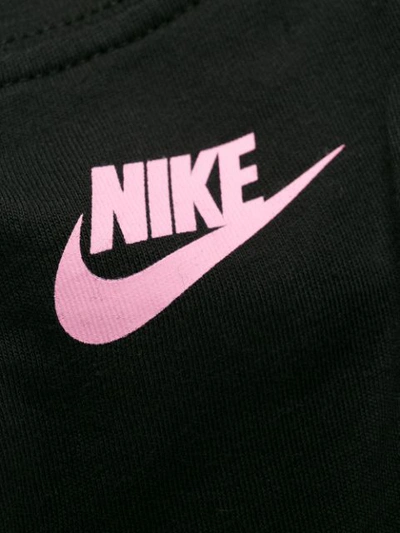 Shop Nike W Graphic T-shirt - Black