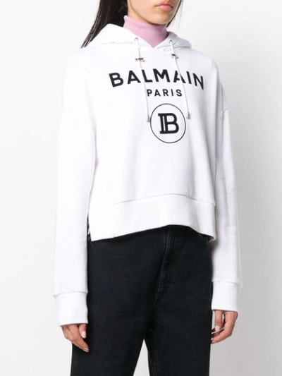 Shop Balmain Printed Logo Cropped Hoodie In Gab Blanc/noir