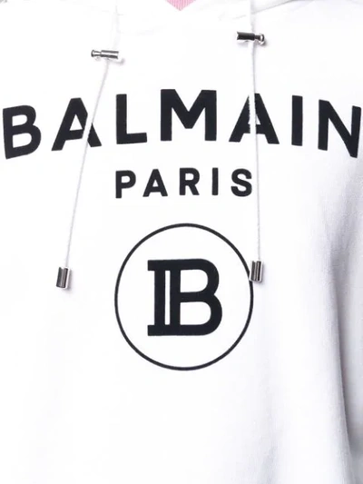 Shop Balmain Printed Logo Cropped Hoodie In Gab Blanc/noir