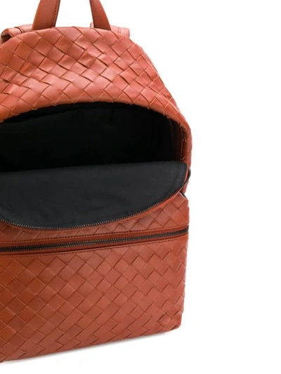 Shop Bottega Veneta Rucksack Mit Intrecciato-muster In Brown