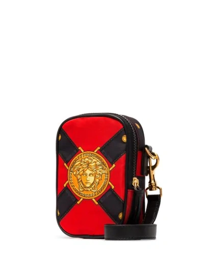 Shop Versace Schultertasche Mit Medusa - Schwarz In Black