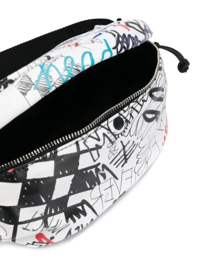 Shop Maison Margiela Gürteltasche Mit Graffiti-print In White