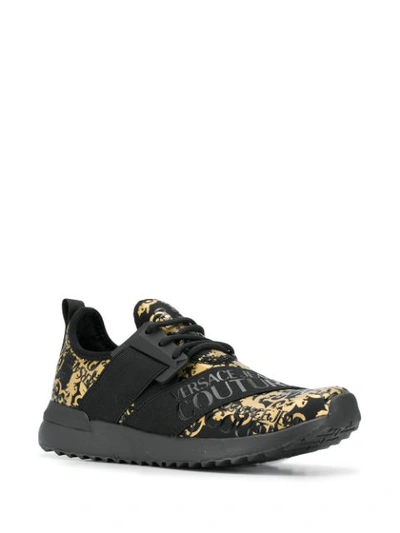 Shop Versace Jeans Couture Sneakers Mit Logo-muster - Schwarz In Black