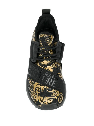 Shop Versace Jeans Couture Sneakers Mit Logo-muster - Schwarz In Black