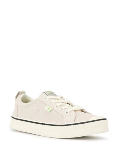 Cariuma Oca Low Stripe Off White Suede Sneaker In Grey