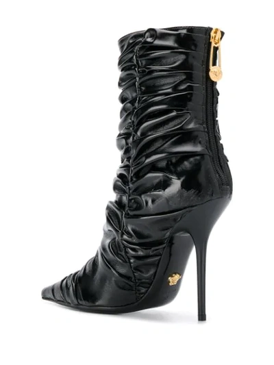 Shop Versace Stiefeletten Mit Raffung In D41oh Black