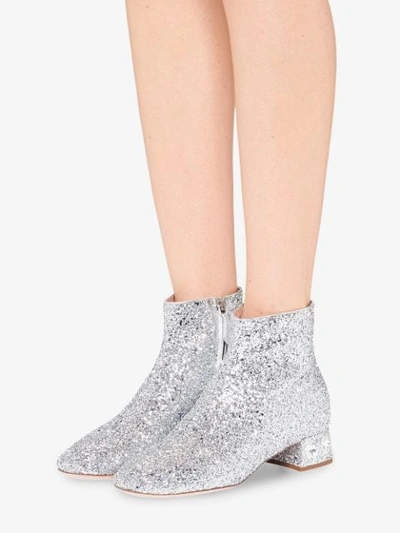 MIU MIU GLITTER AND CRYSTAL EMBELLISHED ANKLE BOOTS - 银色